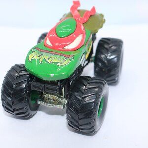 Hot Wheels TMNT Raphael great shape small scuff on front 2006 rare truck 1:64